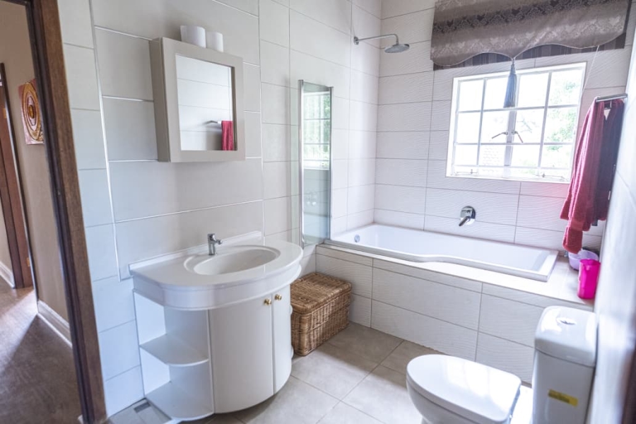 To Let 5 Bedroom Property for Rent in Wilkoppies North West